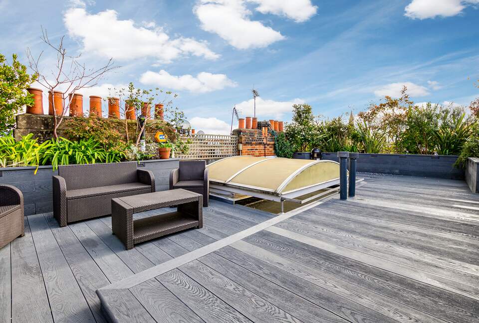 Elegant South Kensington Escape Above the Gardens - London, United Kingdom