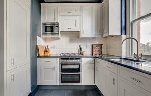 Elegant South Kensington Escape Above the Gardens - London, United Kingdom