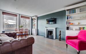 Elegant South Kensington Escape Above the Gardens - London, United Kingdom