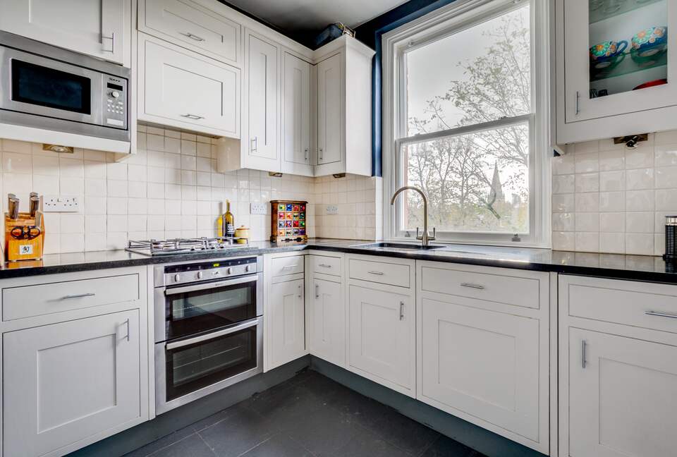 Elegant South Kensington Escape Above the Gardens - London, United Kingdom