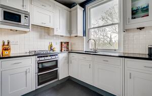 Elegant South Kensington Escape Above the Gardens - London, United Kingdom