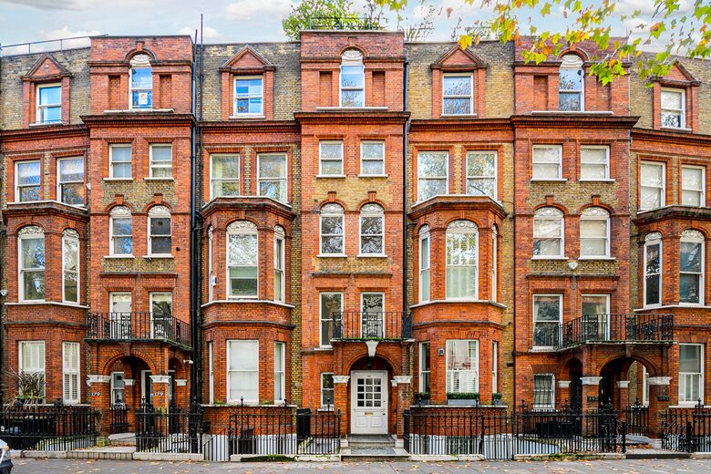 Elegant South Kensington Escape Above the Gardens - London, United Kingdom