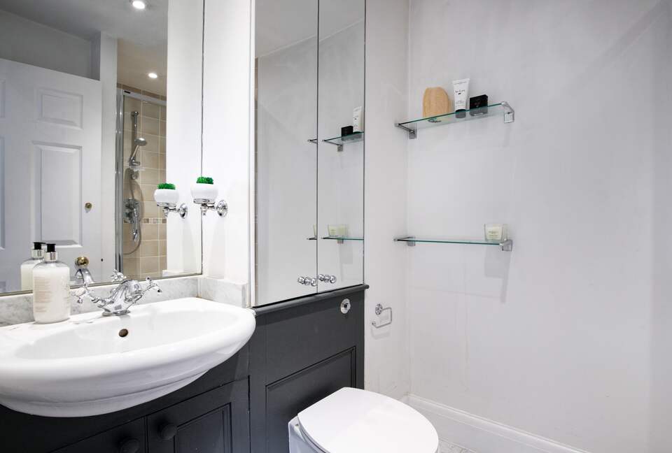 Elegant South Kensington Escape Above the Gardens - London, United Kingdom