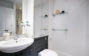 Elegant South Kensington Escape Above the Gardens - London, United Kingdom