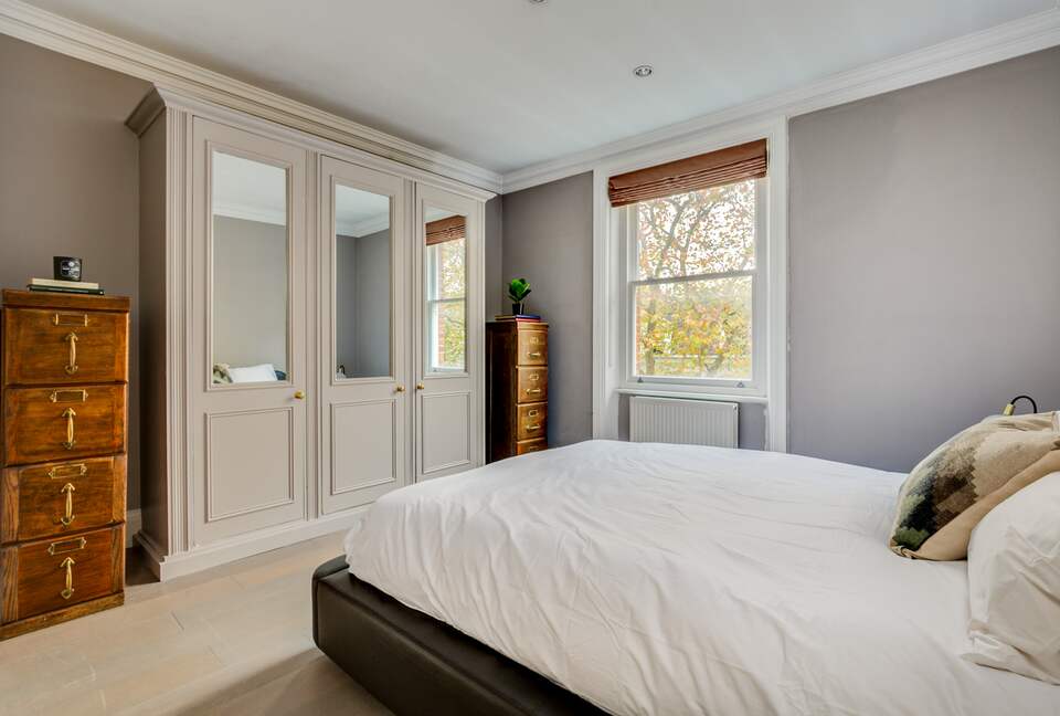 Elegant South Kensington Escape Above the Gardens - London, United Kingdom