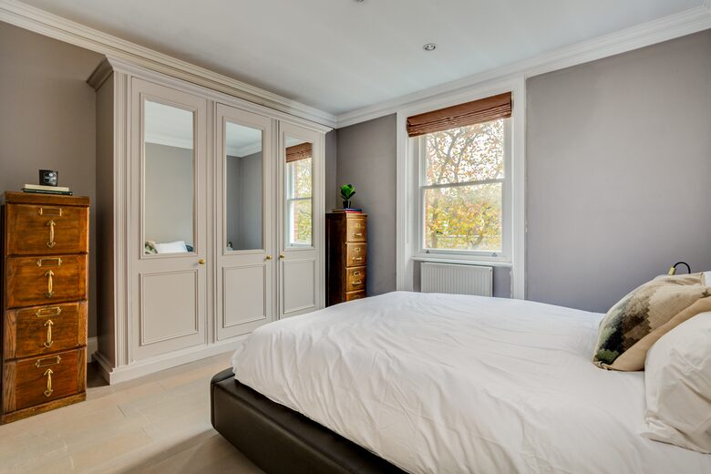 Elegant South Kensington Escape Above the Gardens - London, United Kingdom