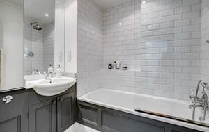 Elegant South Kensington Escape Above the Gardens - London, United Kingdom