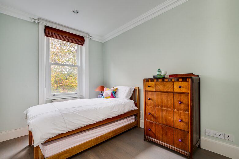 Elegant South Kensington Escape Above the Gardens - London, United Kingdom