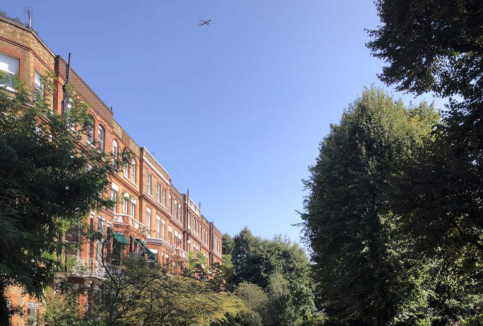 Elegant South Kensington Escape Above the Gardens - London, United Kingdom