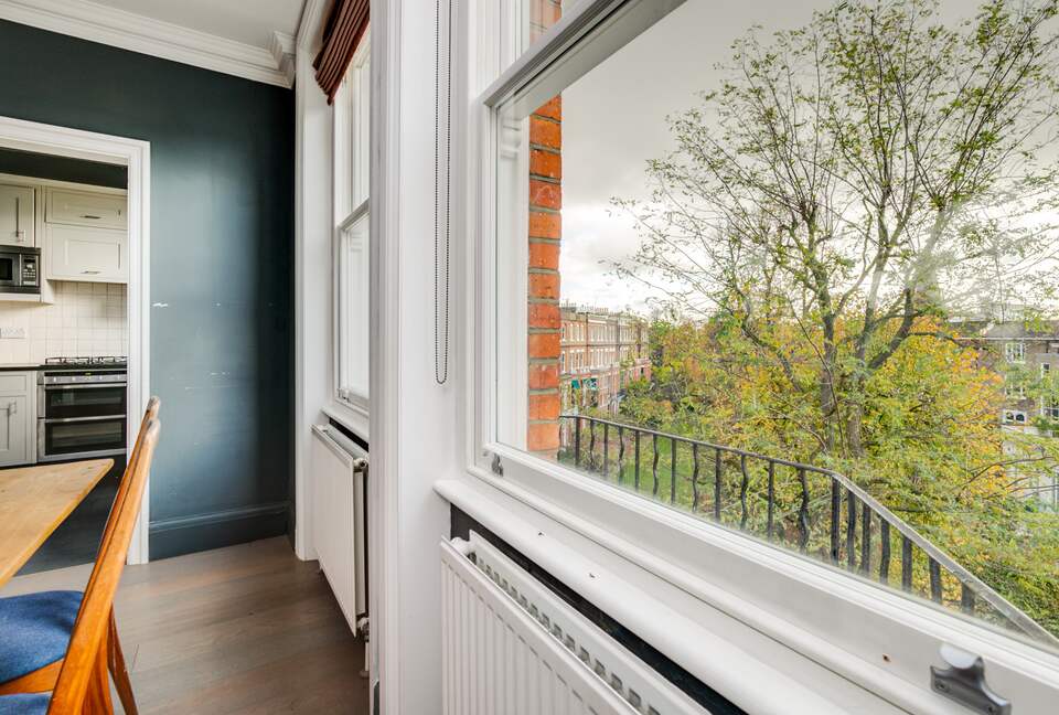 Elegant South Kensington Escape Above the Gardens - London, United Kingdom