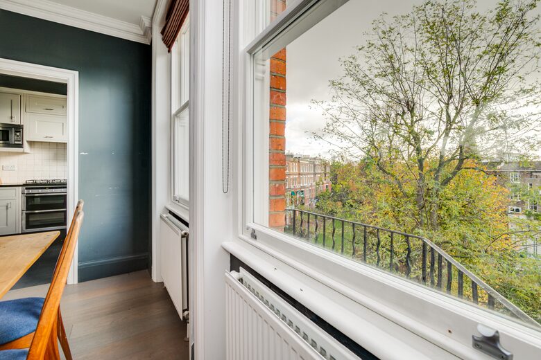 Elegant South Kensington Escape Above the Gardens - London, United Kingdom