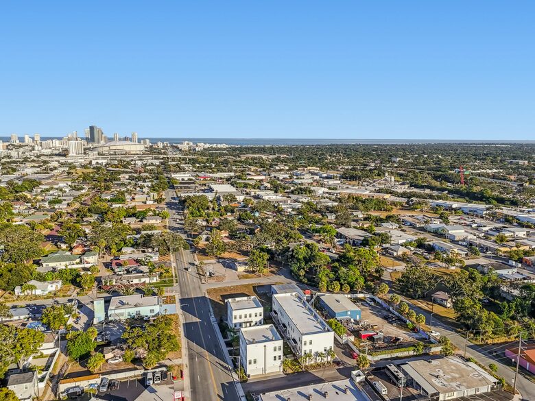 Warehouse Arts District Industrial Chic Townhome - St. Petersburg, Florida