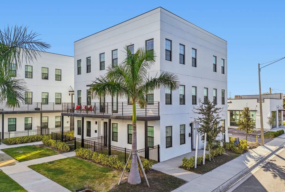 Warehouse Arts District Industrial Chic Townhome - St. Petersburg, Florida