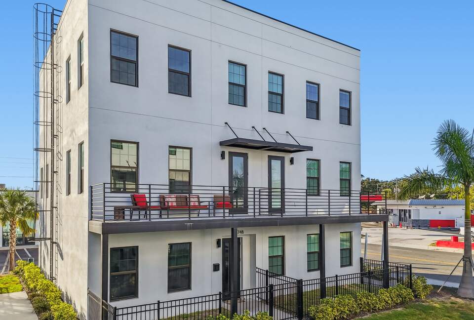 Warehouse Arts District Industrial Chic Townhome - St. Petersburg, Florida