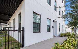 Warehouse Arts District Industrial Chic Townhome - St. Petersburg, Florida