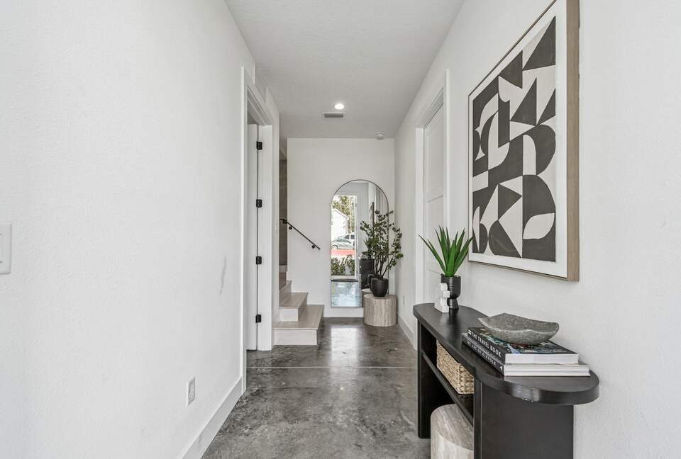 Warehouse Arts District Industrial Chic Townhome - St. Petersburg, Florida