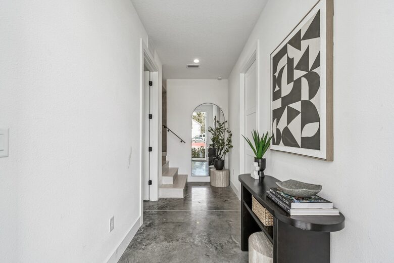 Warehouse Arts District Industrial Chic Townhome - St. Petersburg, Florida