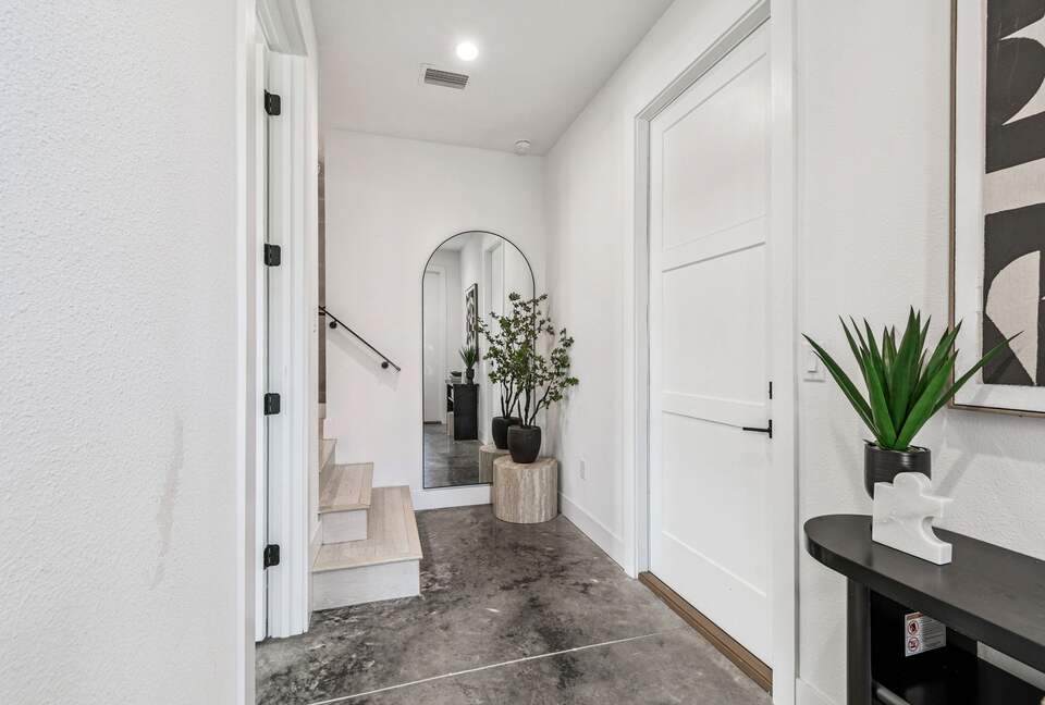 Warehouse Arts District Industrial Chic Townhome - St. Petersburg, Florida