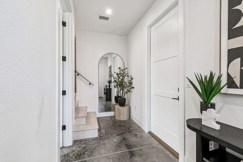 Warehouse Arts District Industrial Chic Townhome - St. Petersburg, Florida