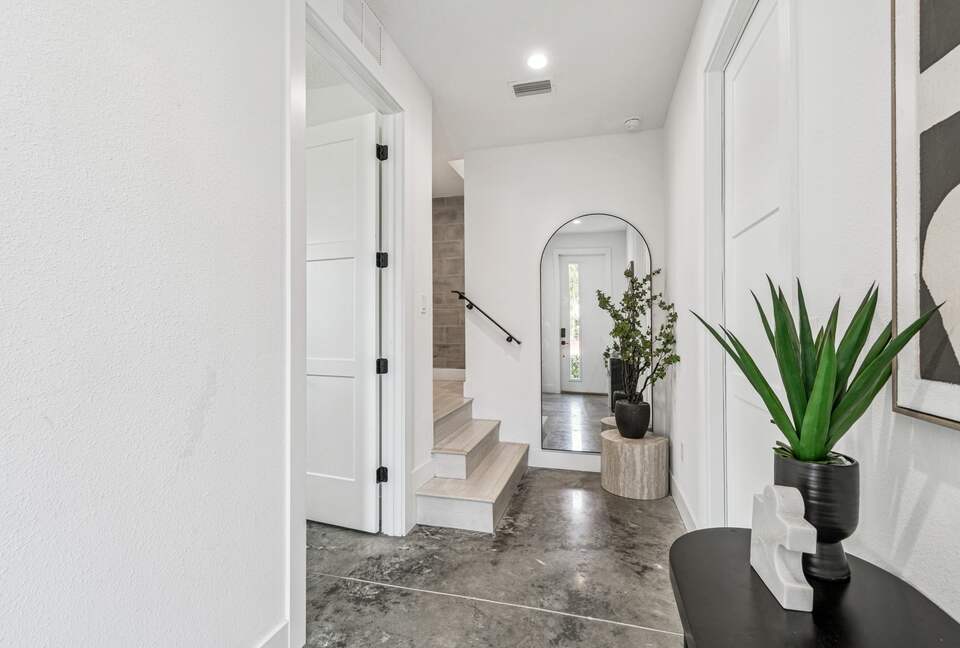 Warehouse Arts District Industrial Chic Townhome - St. Petersburg, Florida