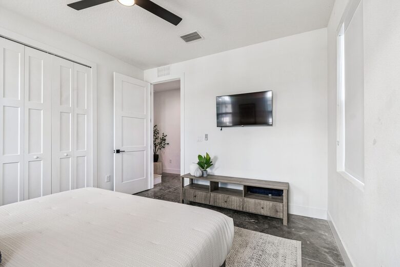 Warehouse Arts District Industrial Chic Townhome - St. Petersburg, Florida