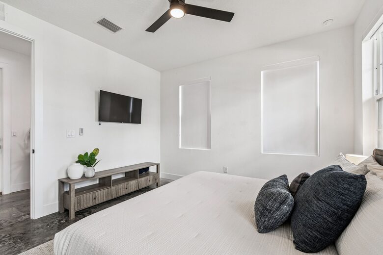 Warehouse Arts District Industrial Chic Townhome - St. Petersburg, Florida