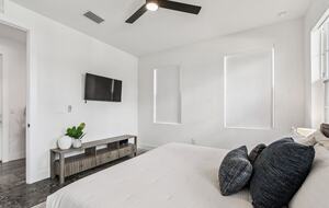 Warehouse Arts District Industrial Chic Townhome - St. Petersburg, Florida