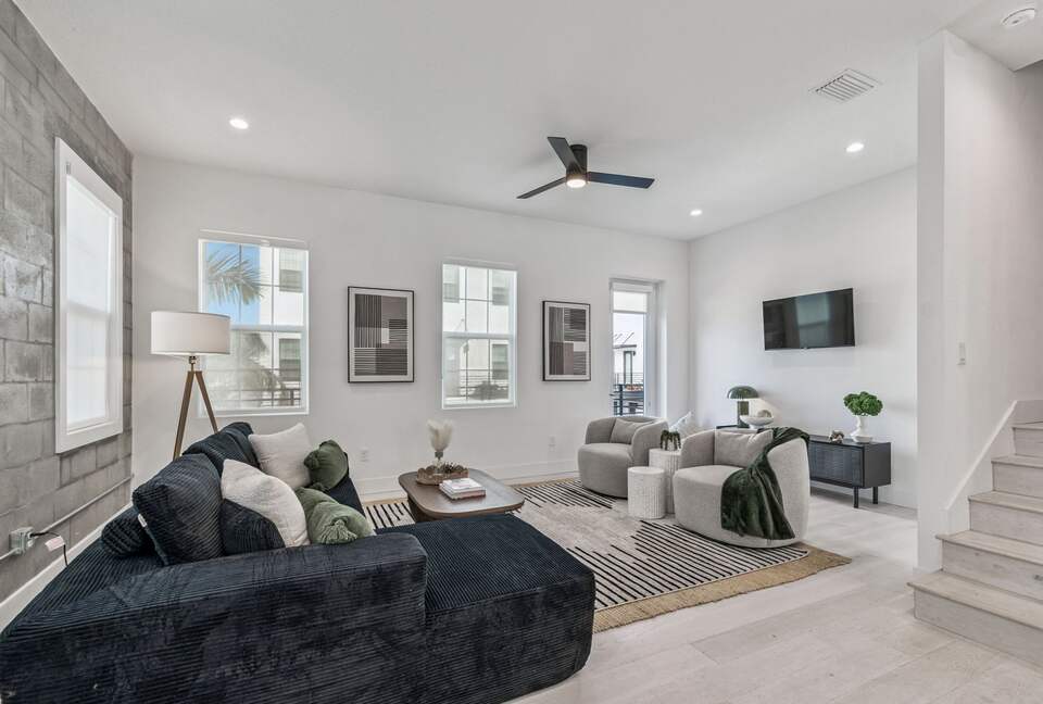 Warehouse Arts District Industrial Chic Townhome - St. Petersburg, Florida