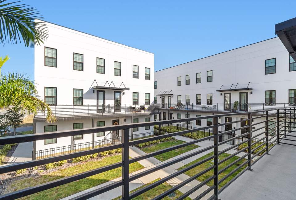 Warehouse Arts District Industrial Chic Townhome - St. Petersburg, Florida