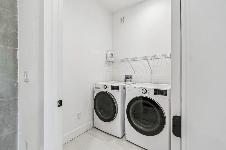 Warehouse Arts District Industrial Chic Townhome - St. Petersburg, Florida