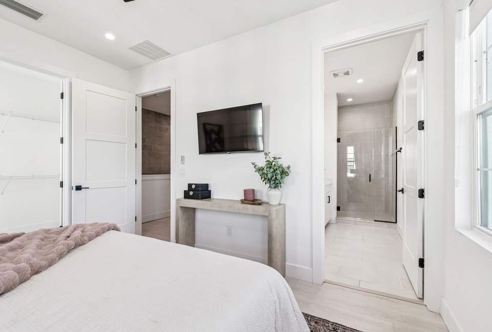 Warehouse Arts District Industrial Chic Townhome - St. Petersburg, Florida