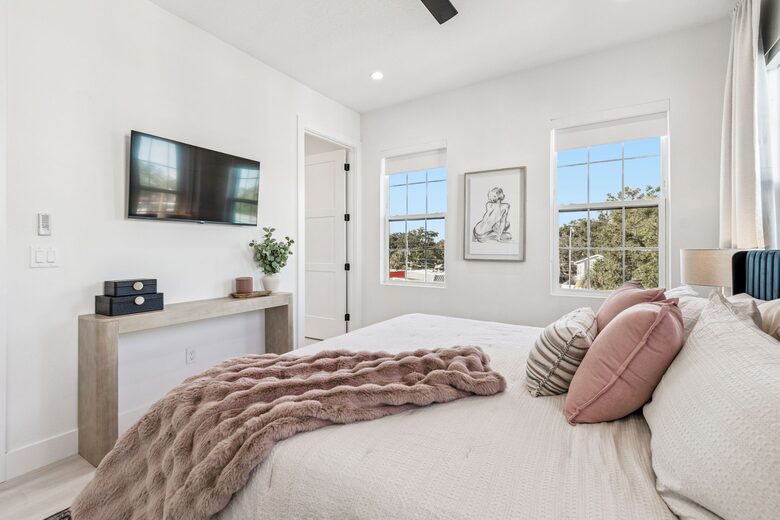 Warehouse Arts District Industrial Chic Townhome - St. Petersburg, Florida