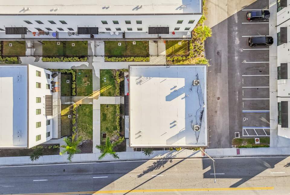 Warehouse Arts District Industrial Chic Townhome - St. Petersburg, Florida