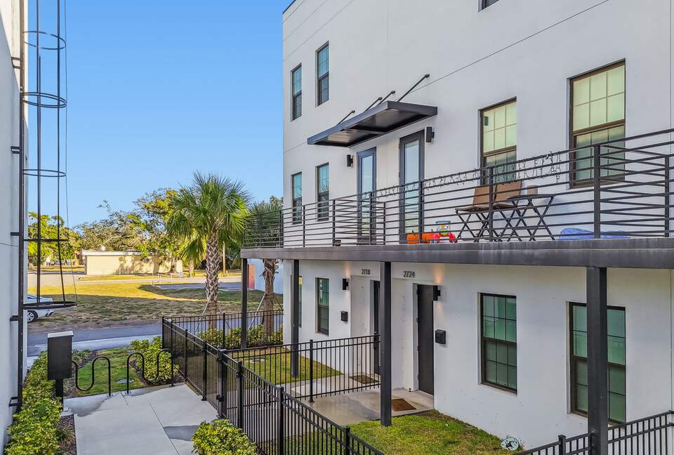 Warehouse Arts District Industrial Chic Townhome - St. Petersburg, Florida