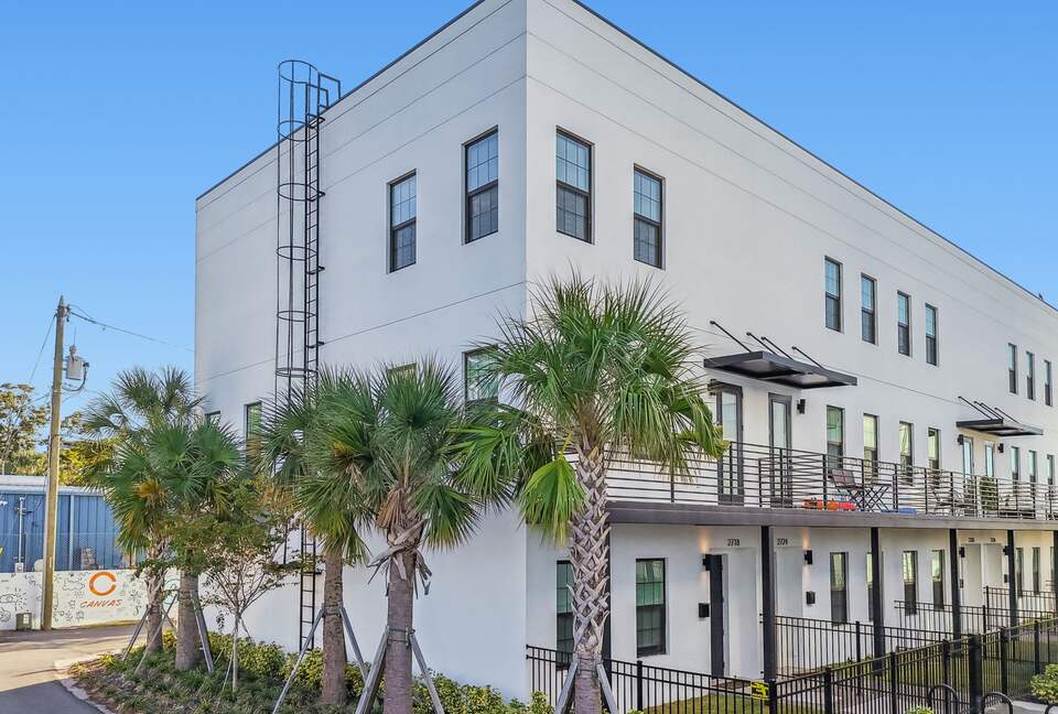 Warehouse Arts District Industrial Chic Townhome - St. Petersburg, Florida