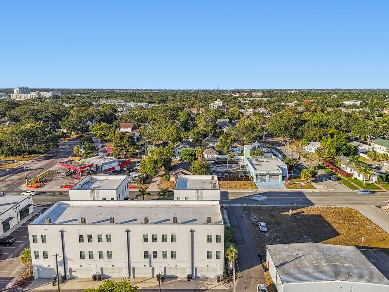 Warehouse Arts District Industrial Chic Townhome - St. Petersburg, Florida