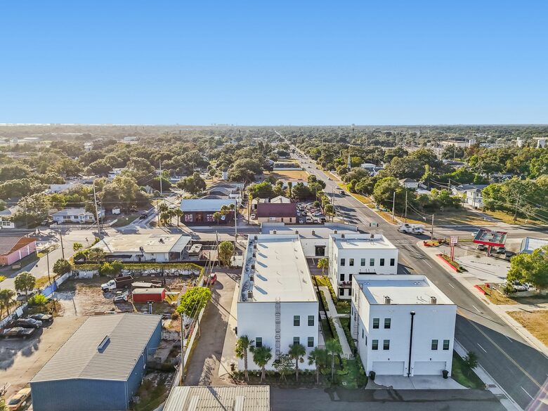 Warehouse Arts District Industrial Chic Townhome - St. Petersburg, Florida