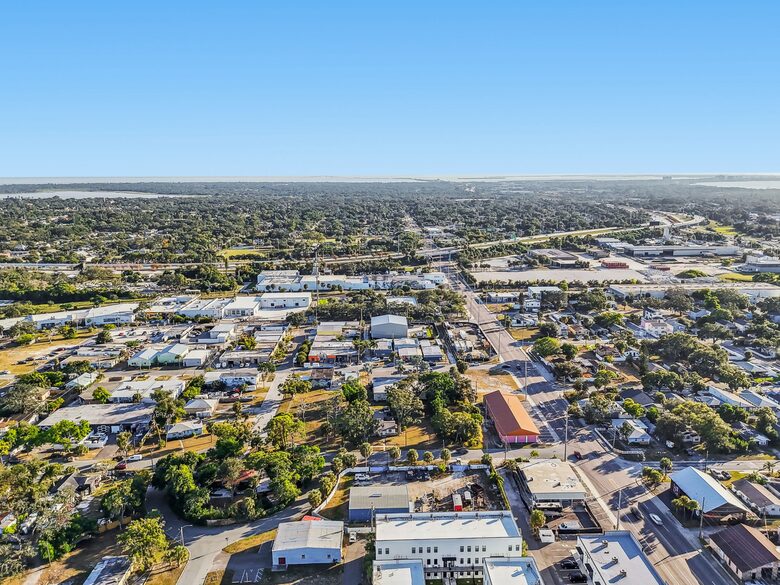 Warehouse Arts District Industrial Chic Townhome - St. Petersburg, Florida