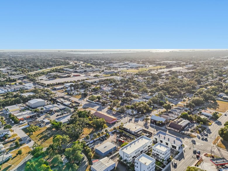 Warehouse Arts District Industrial Chic Townhome - St. Petersburg, Florida
