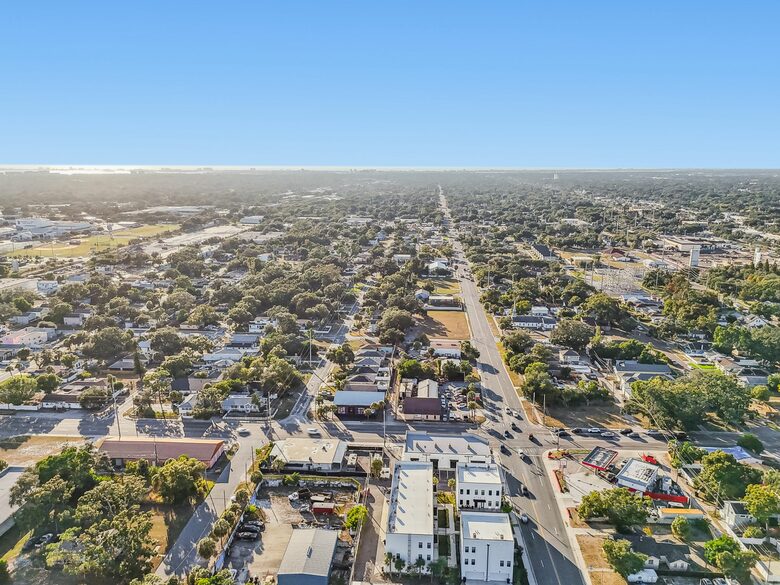 Warehouse Arts District Industrial Chic Townhome - St. Petersburg, Florida