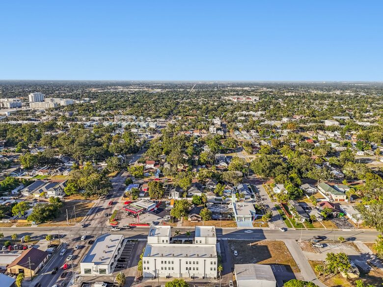 Warehouse Arts District Industrial Chic Townhome - St. Petersburg, Florida