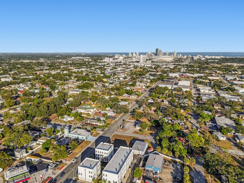 Warehouse Arts District Industrial Chic Townhome - St. Petersburg, Florida