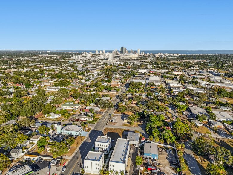 Warehouse Arts District Industrial Chic Townhome - St. Petersburg, Florida