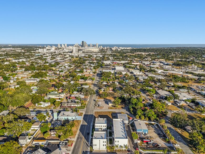 Warehouse Arts District Industrial Chic Townhome - St. Petersburg, Florida