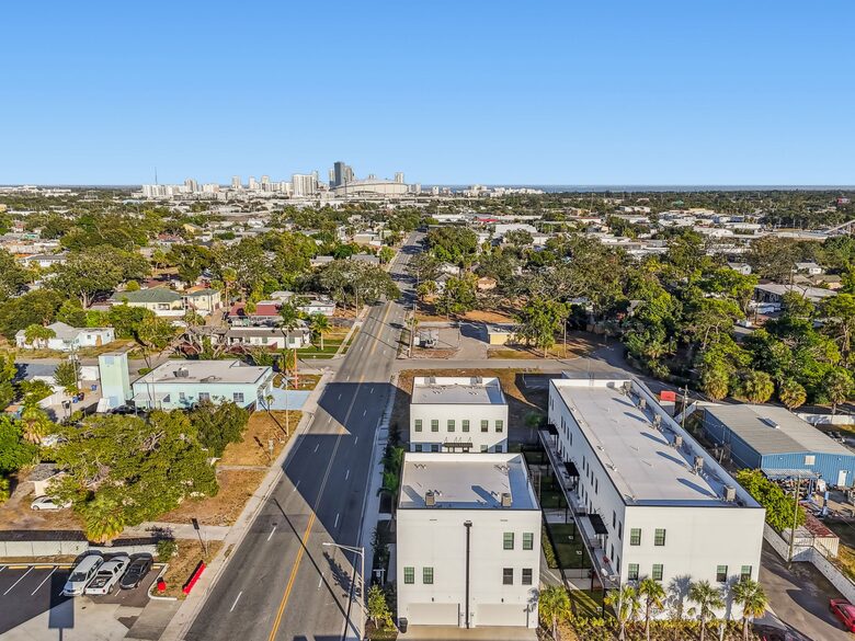 Warehouse Arts District Industrial Chic Townhome - St. Petersburg, Florida