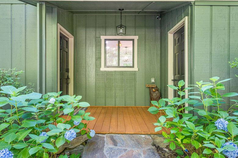 A Peaceful Mountain Getaway in the Heart of Lake Lure - Lake Lure, North Carolina