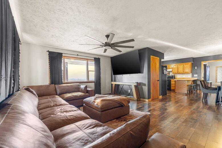 Hilltop Ozark Retreat with Panoramic Sunset Views - Theodosia, Missouri