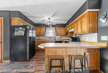 Hilltop Ozark Retreat with Panoramic Sunset Views - Theodosia, Missouri