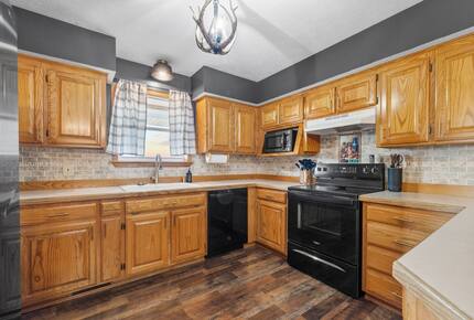 Hilltop Ozark Retreat with Panoramic Sunset Views - Theodosia, Missouri