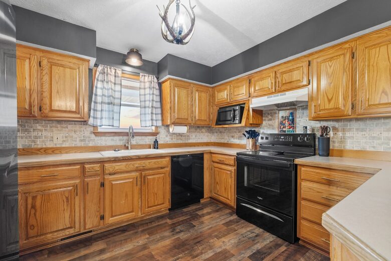 Hilltop Ozark Retreat with Panoramic Sunset Views - Theodosia, Missouri